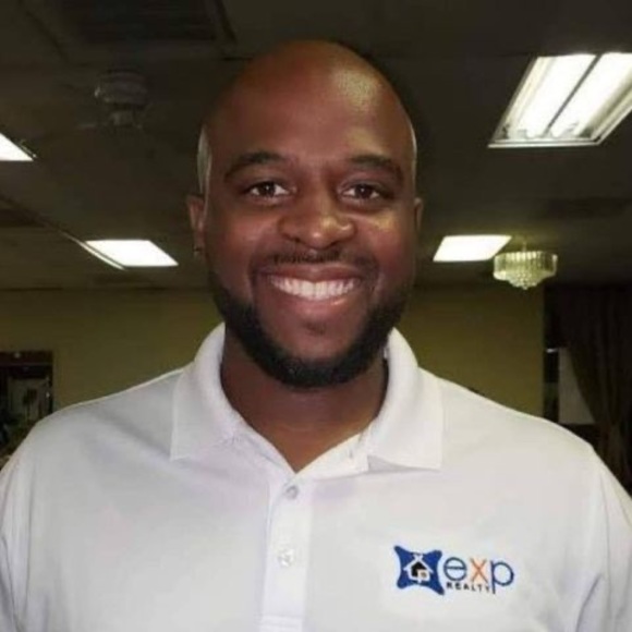 Meet your Posher, Christopher - Picture 1 of 1